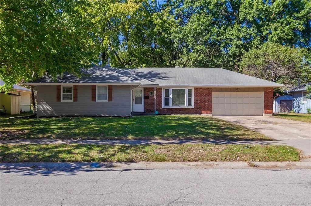 909 Nw Range Street, Blue Springs
