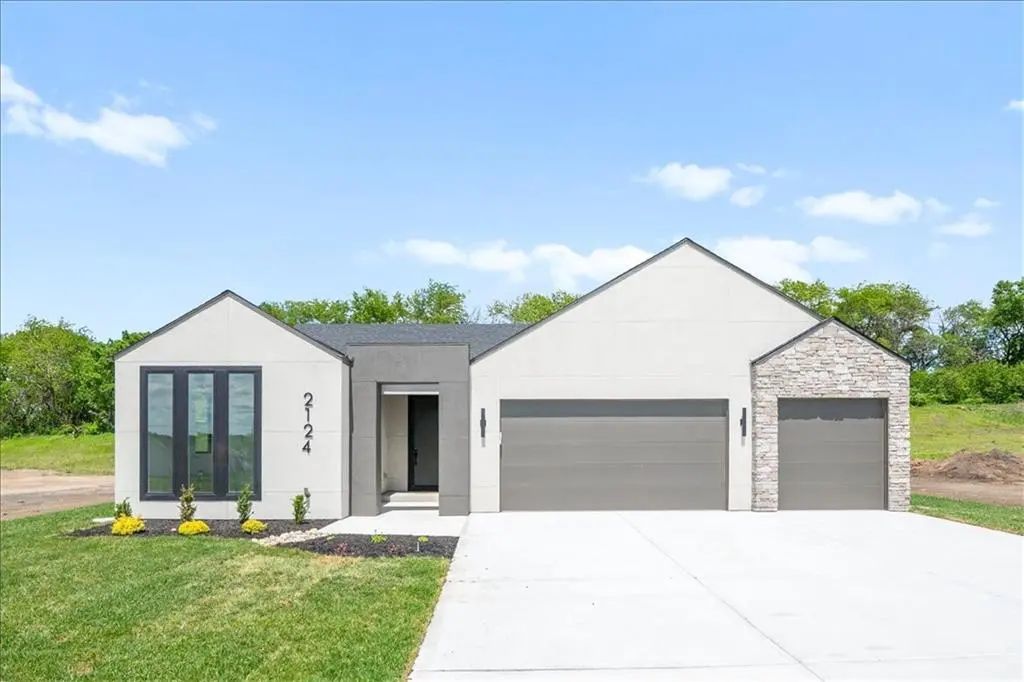 2124 Sw Wheatfield Drive, Lee's Summit