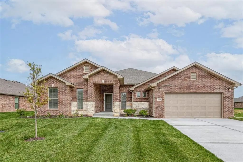 18525 W 195th Street, Spring Hill