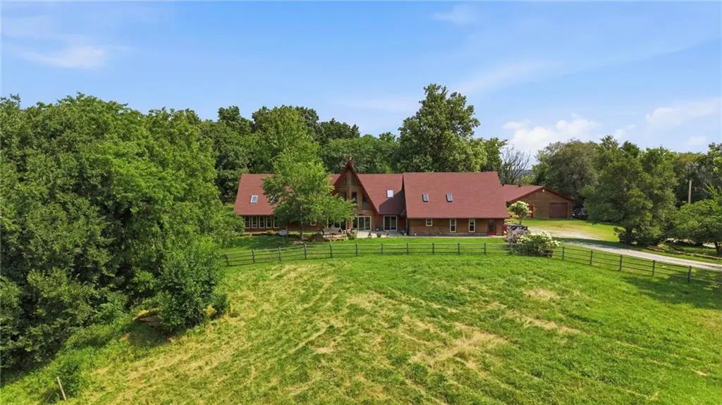 12204 S Bynum Road, Lone Jack