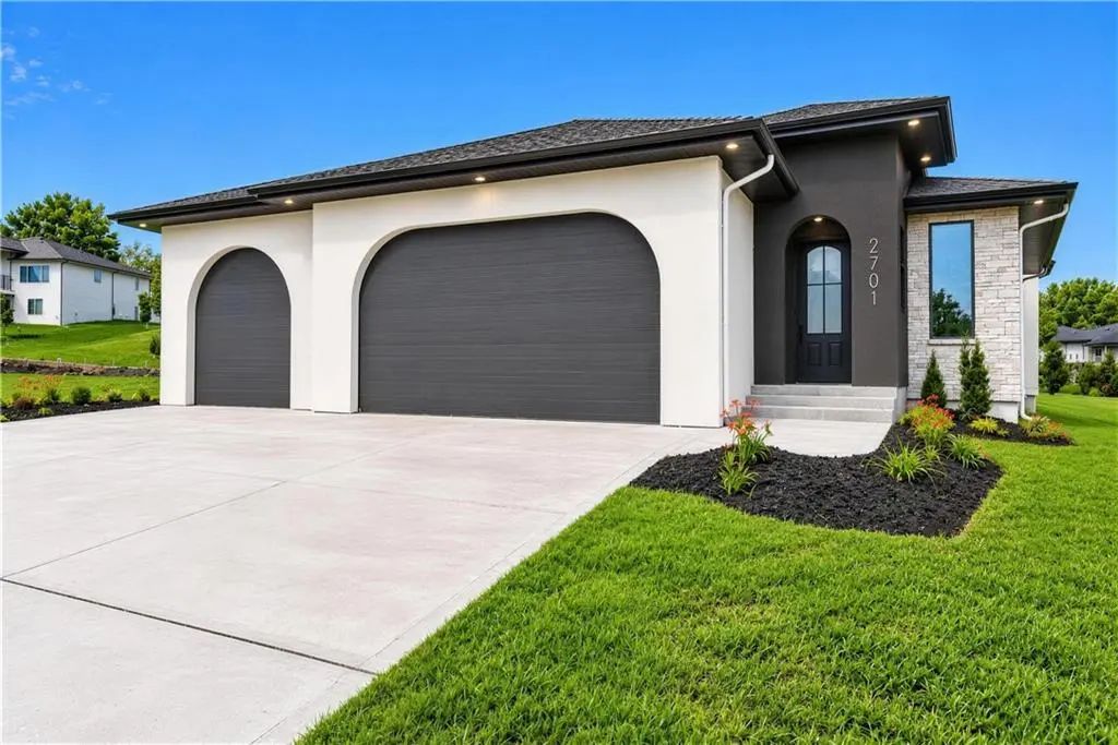 2701 Ne Crestview Street, Blue Springs