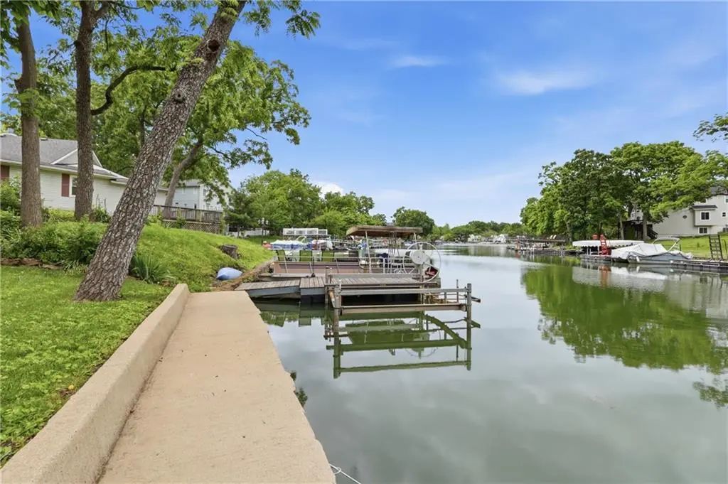 126 Beach Drive, Lake Tapawingo