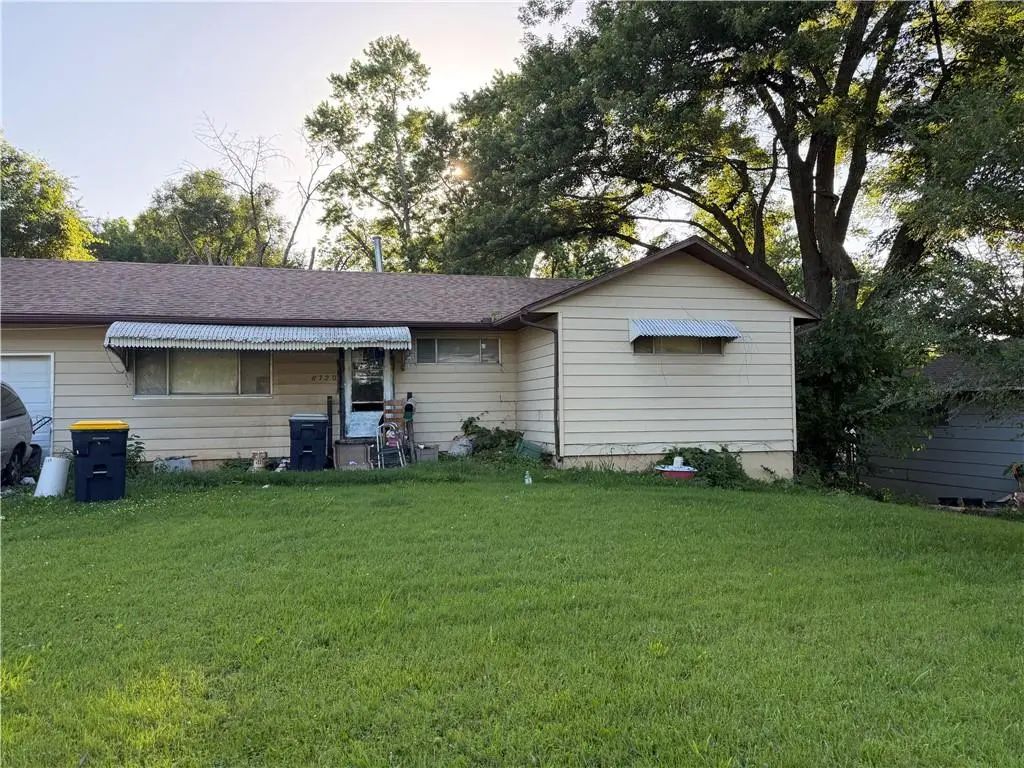 8720 Longview Court, Kansas City