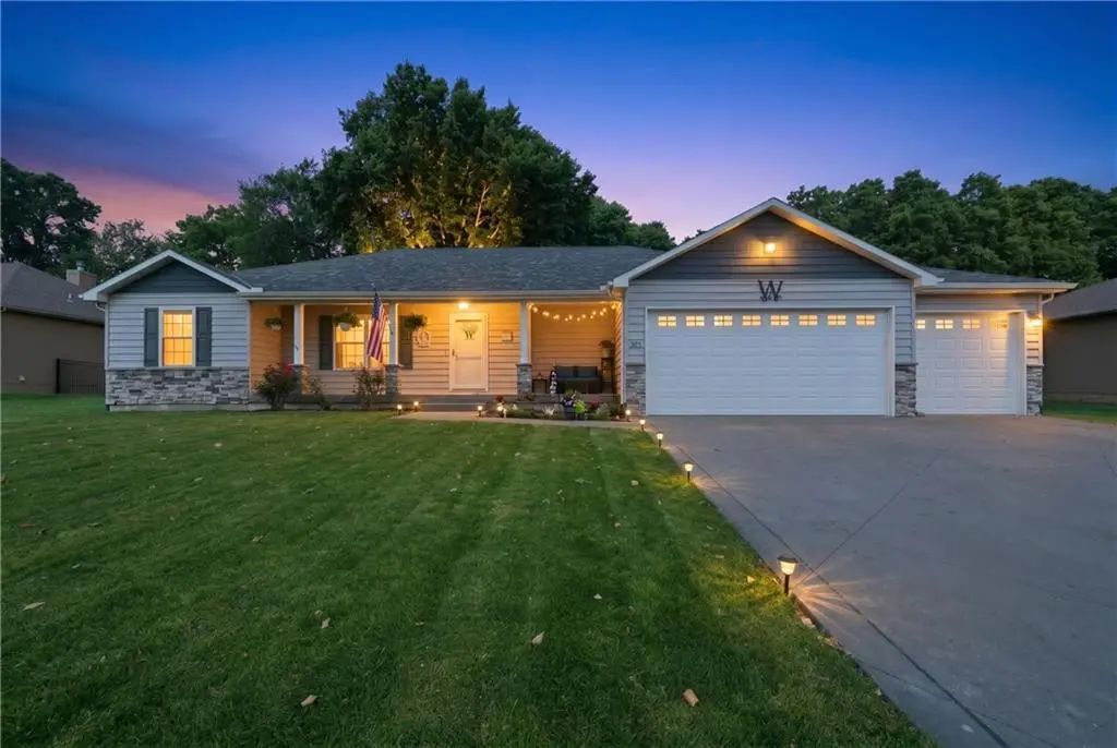 302 S Peach Tree Avenue, Lone Jack