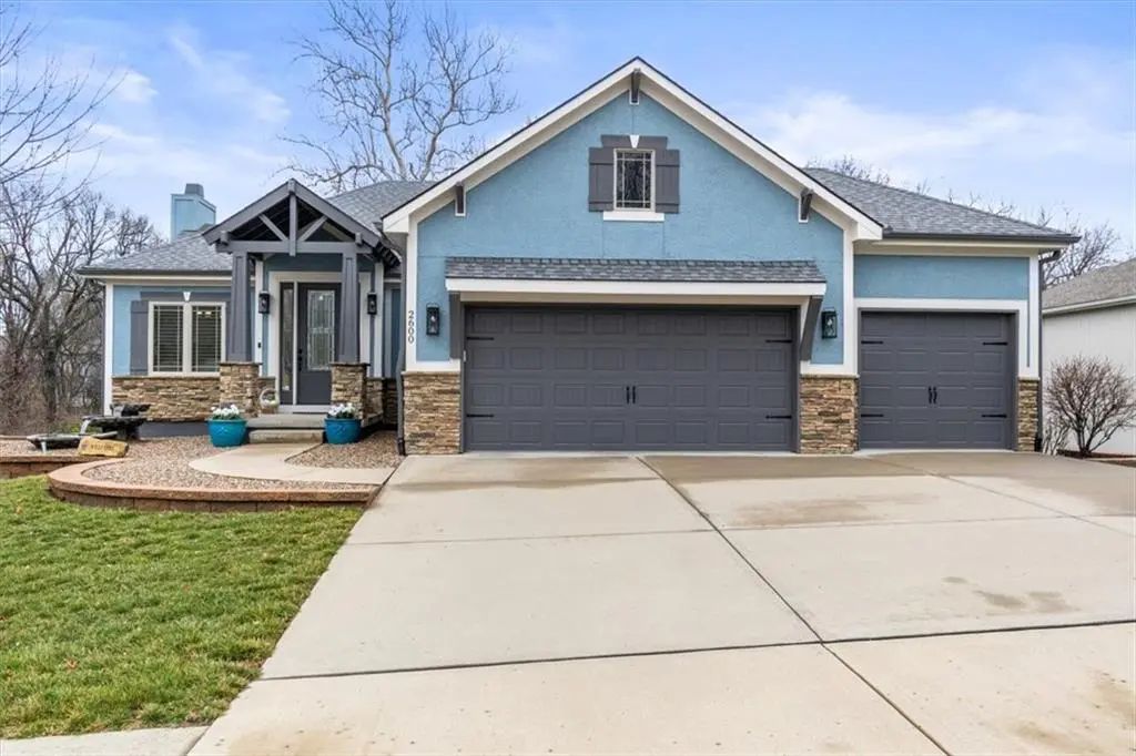 2600 Se Creek Ridge Court, Blue Springs