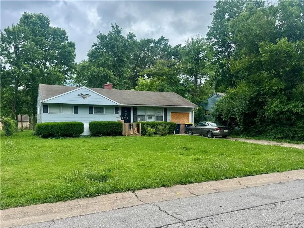 7511 E 112th Street, Kansas City