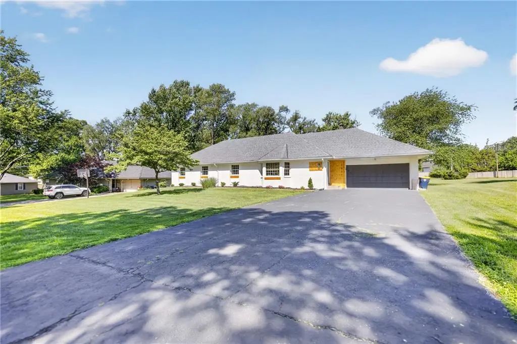 1011 Tam Oshanter Drive, Kansas City
