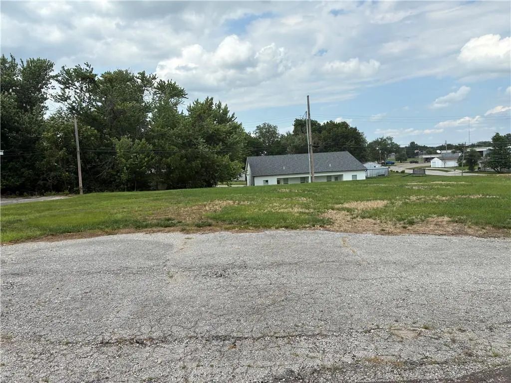 343 E 4th Street, Lawson