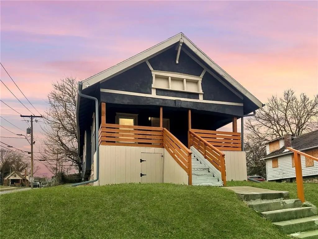 4242 College Avenue, Kansas City