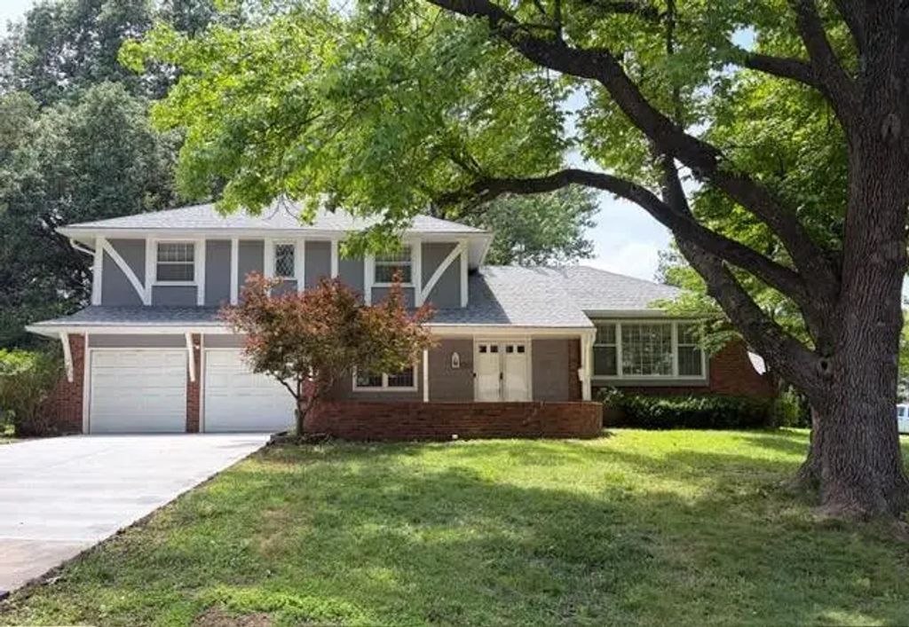 107 W 104th Street, Kansas City