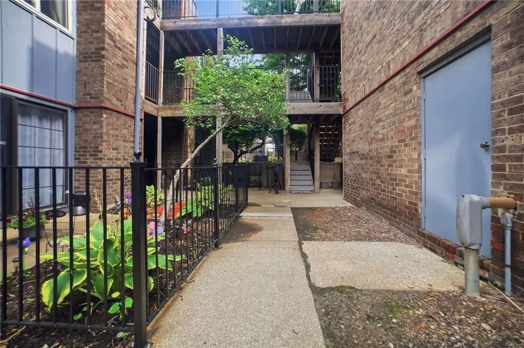 104 E 41 Street 6, Kansas City