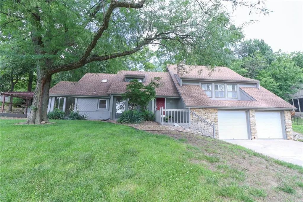 16015 Meadow Lane, Stilwell
