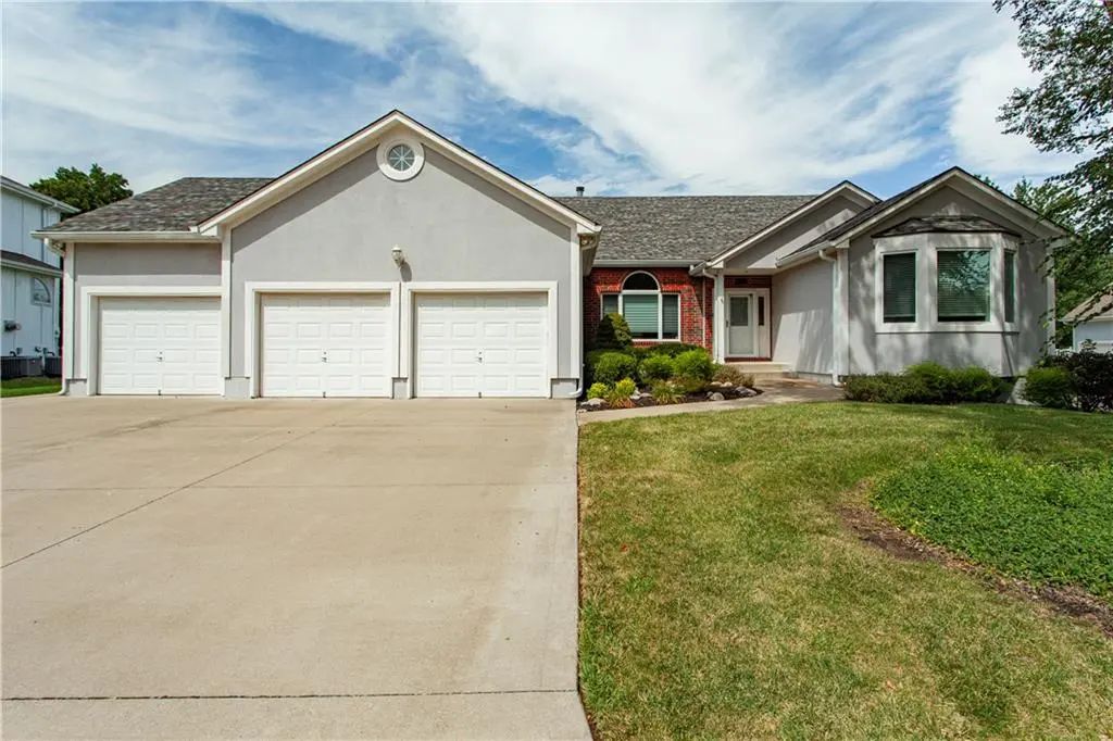 2105 Sw Wall Street, Blue Springs