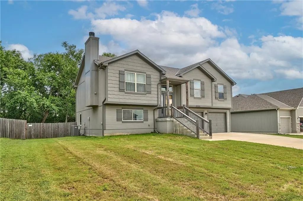 20022 W 220th Terrace, Spring Hill