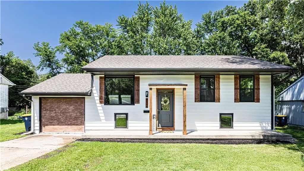8406 E 93rd Terrace, Kansas City