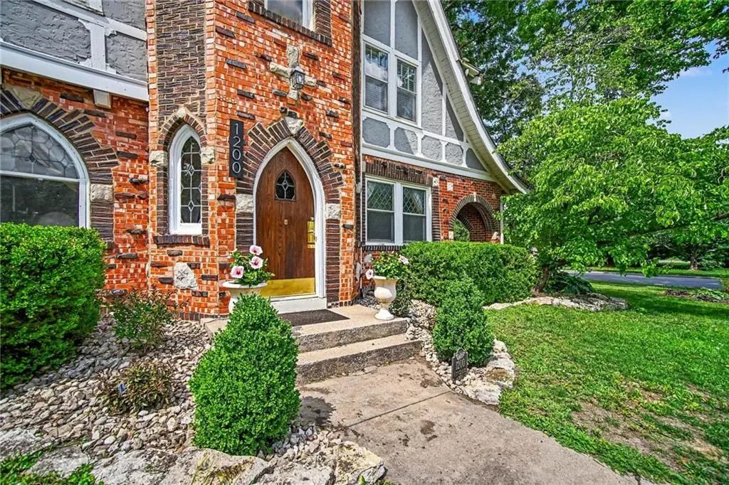 1200 W 72nd Street, Kansas City