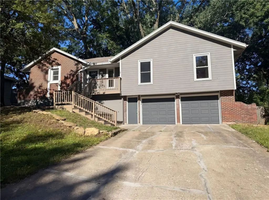205 Ist Street Terrace, Blue Springs