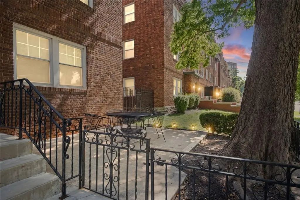 212 Emanuel Cleaver Ii Boulevard 2 West, Kansas City