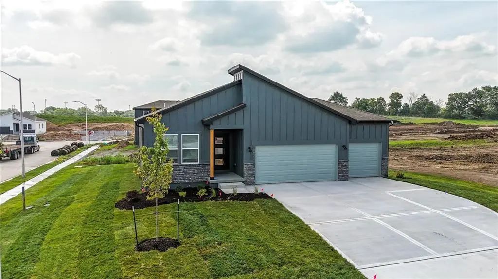 9014 Sw 4th Street, Blue Springs