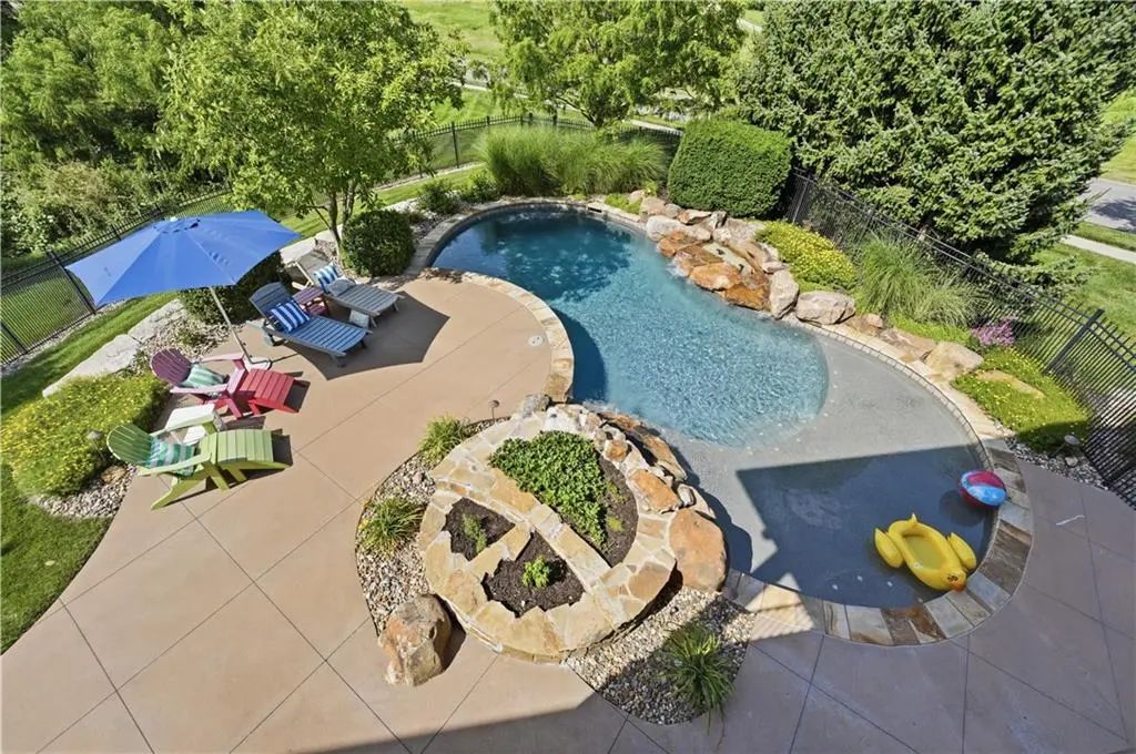 9162 Cottonwood Canyon Drive, Lenexa