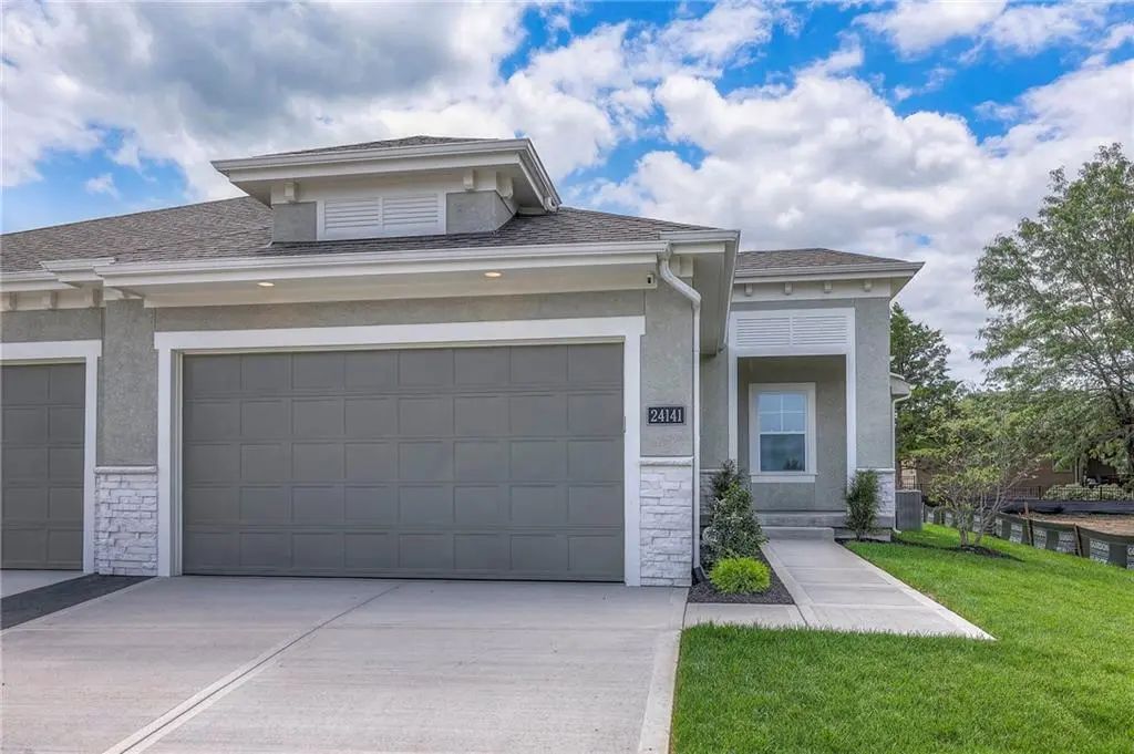 9844 Greeley Street, Lenexa