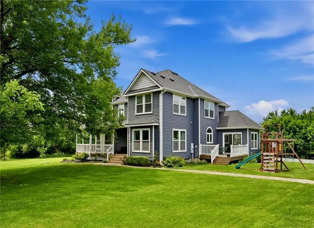 25290 Quivira Road, Louisburg