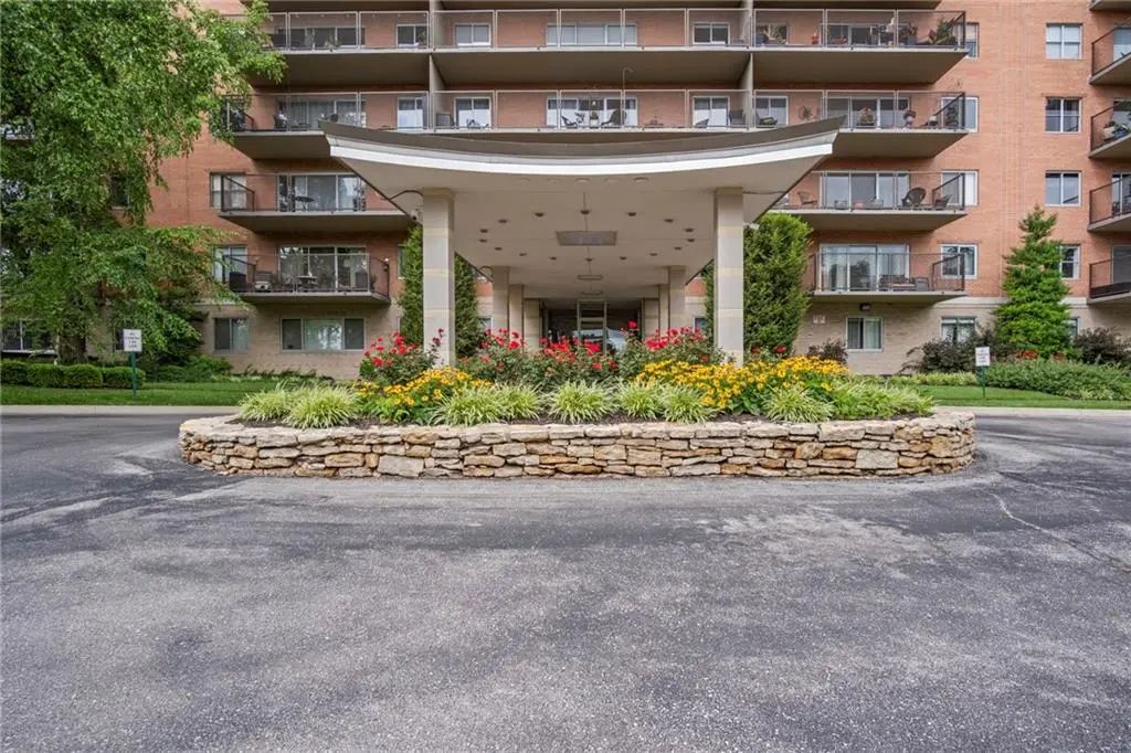 4550 Warwick Boulevard 409, Kansas City