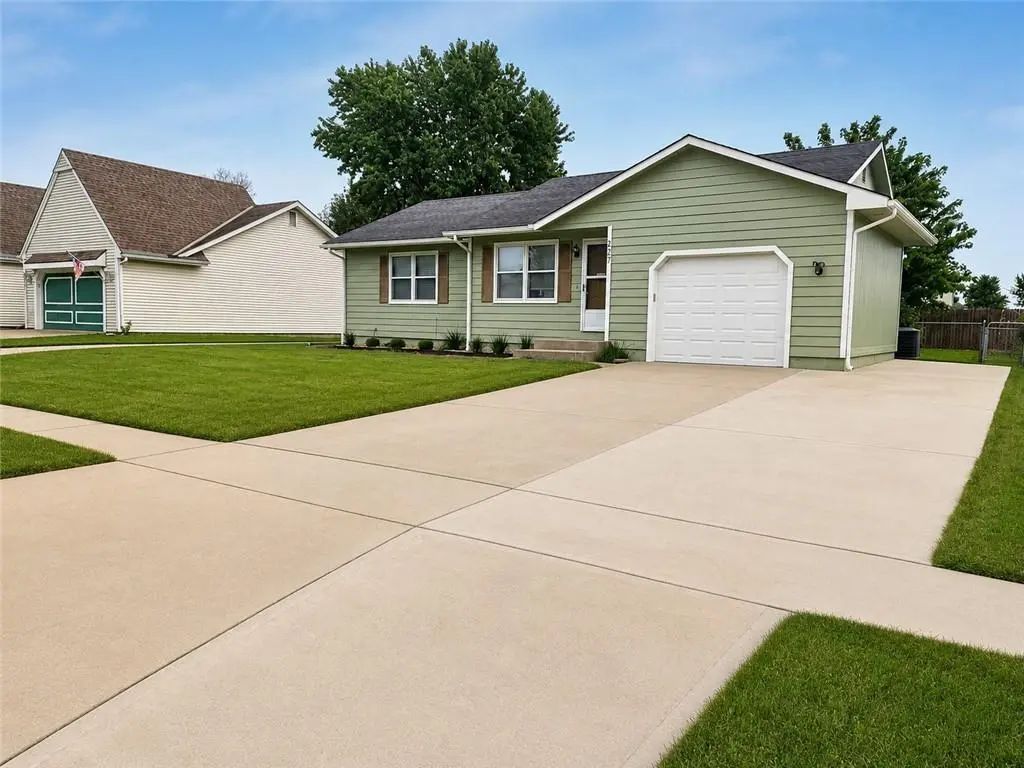 227 E Colleen Drive, Gardner