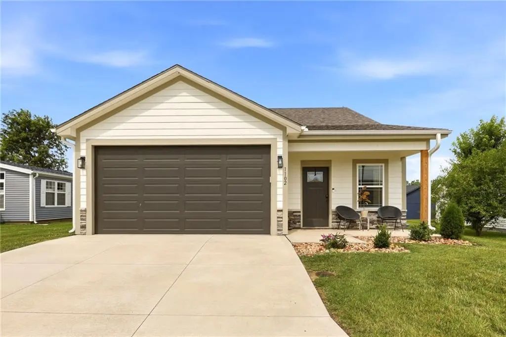 1102 White Oaks Lane, Oak Grove