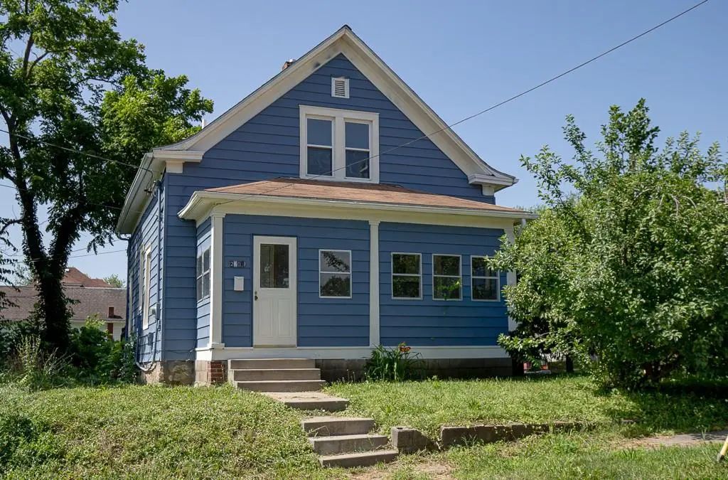 2203 E 37 Street, Kansas City