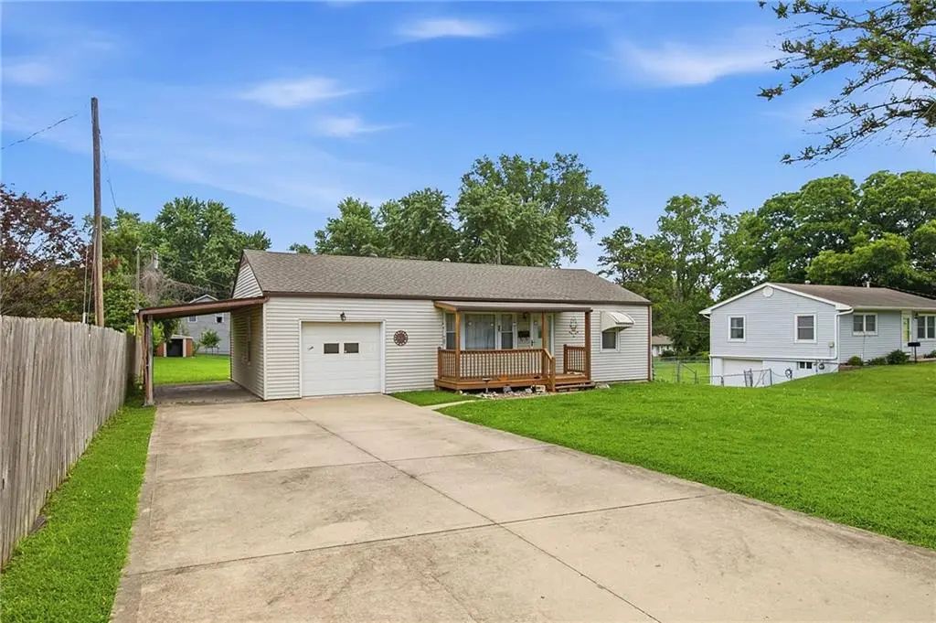 1209 Sw Eugene Street, Blue Springs