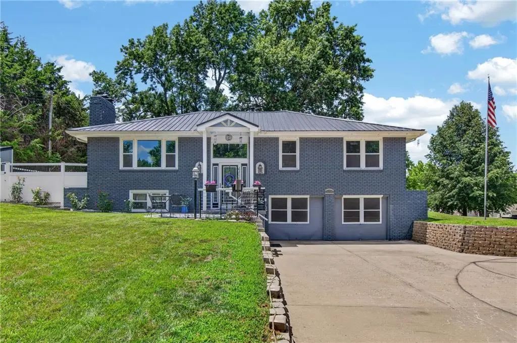 3204 Sw Shadow Brook Drive, Blue Springs
