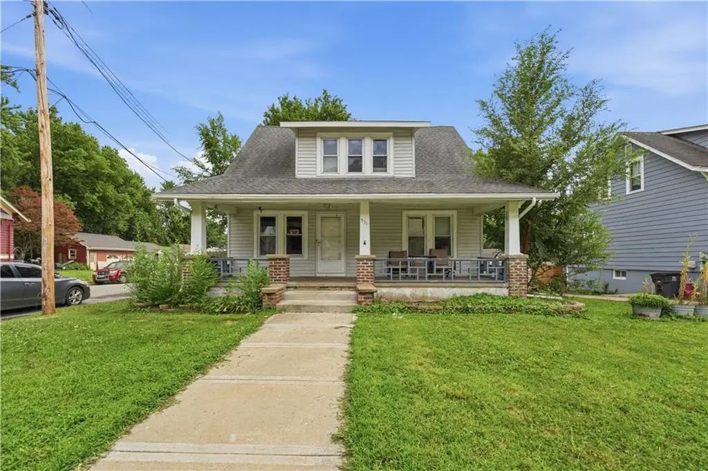 531 E College Street, Independence