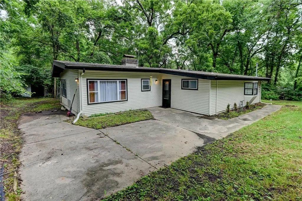 9800 Parkwood Avenue, Kansas City