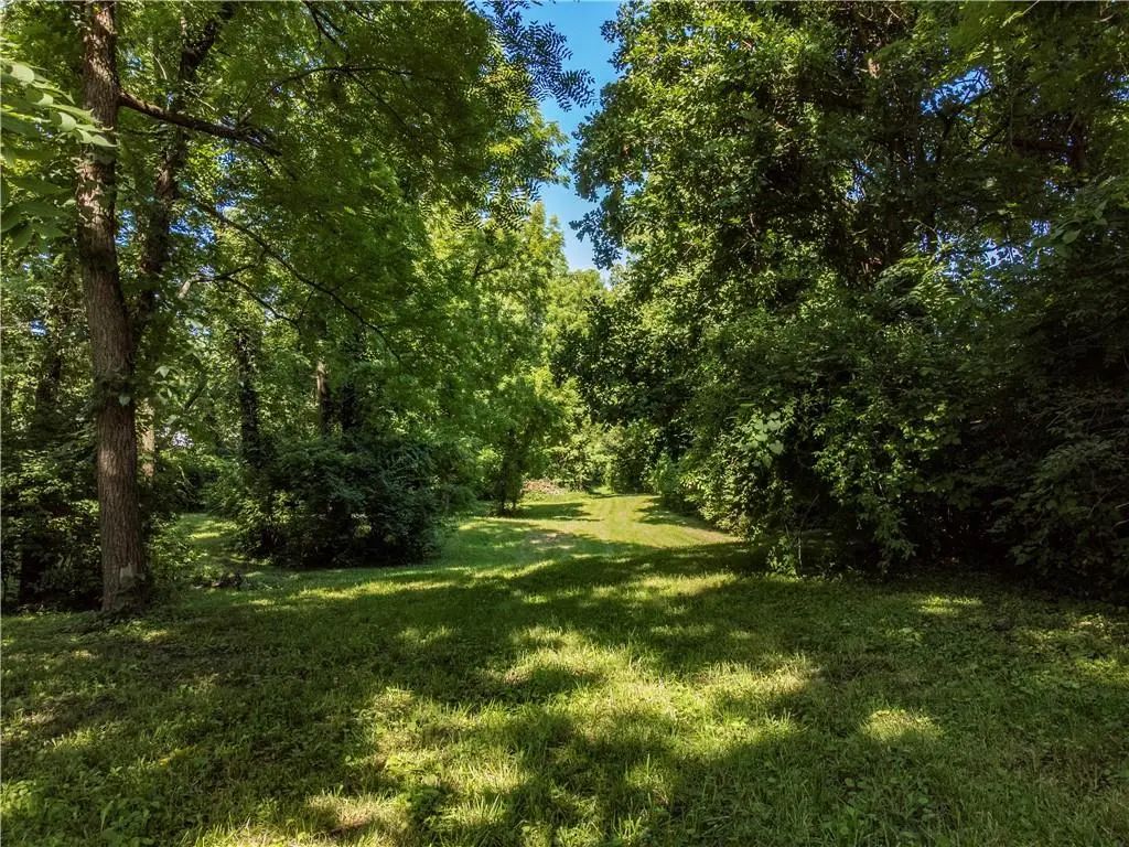 604 N Dickinson Road, Independence