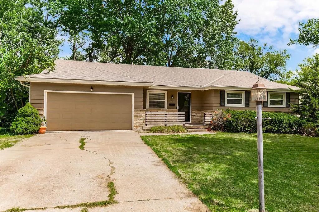 9733 Walnut Street, Kansas City