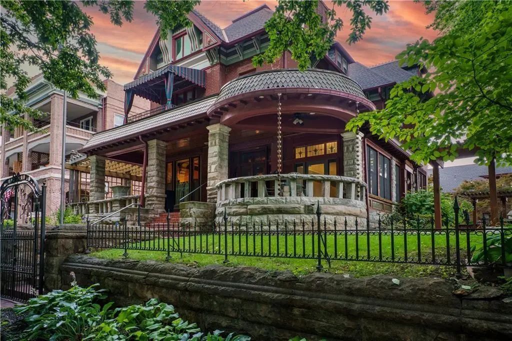 425 Gladstone Boulevard, Kansas City