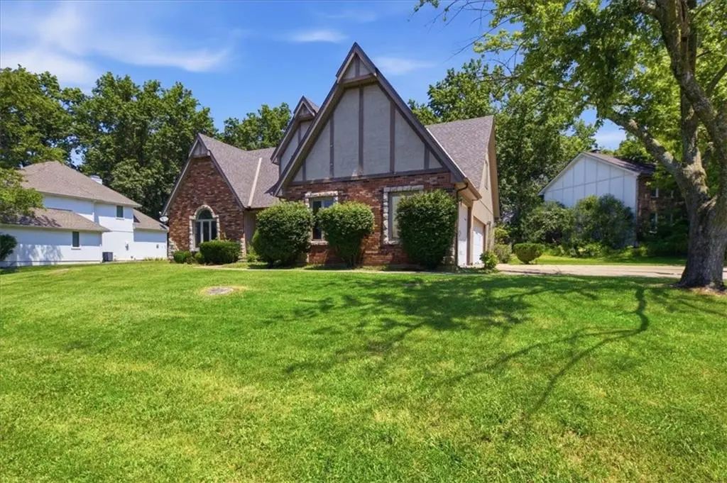 2227 Sw Park Avenue Circle, Blue Springs