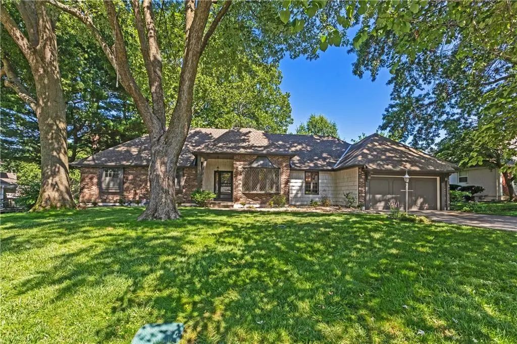 1208 Nw Fairway Circle, Blue Springs
