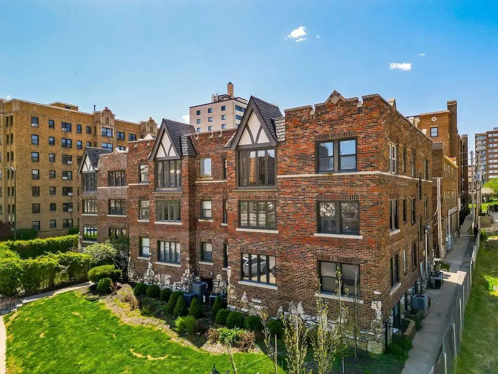 700 W 48th Street 202, Kansas City