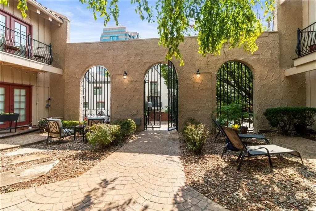 1111 W 46th Street 24, Kansas City