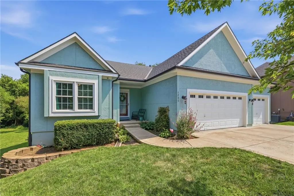 1221 Sw Sunflower Drive, Lee's Summit
