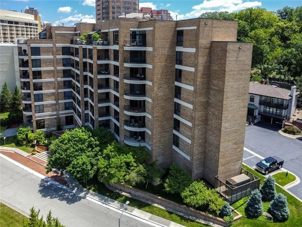 433 Ward Parkway 1 S, Kansas City