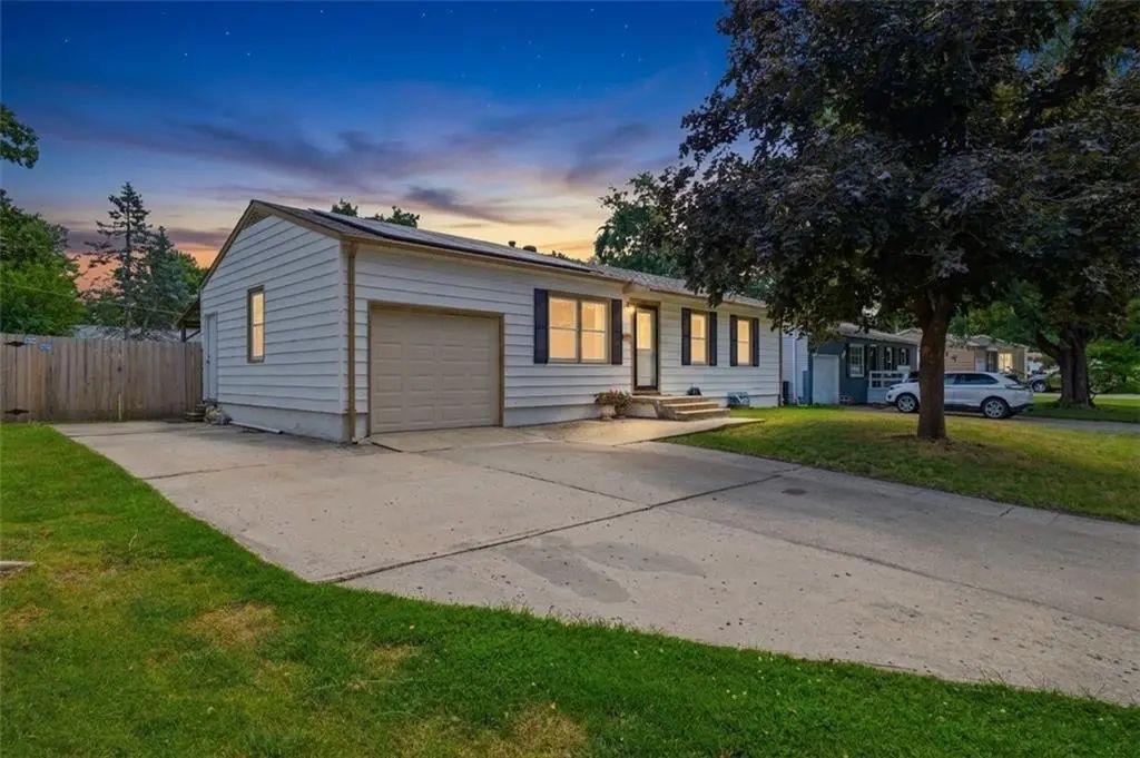 1211 N Cedar Crest Drive, Independence