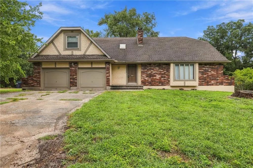 1600 Dana Drive, Blue Springs