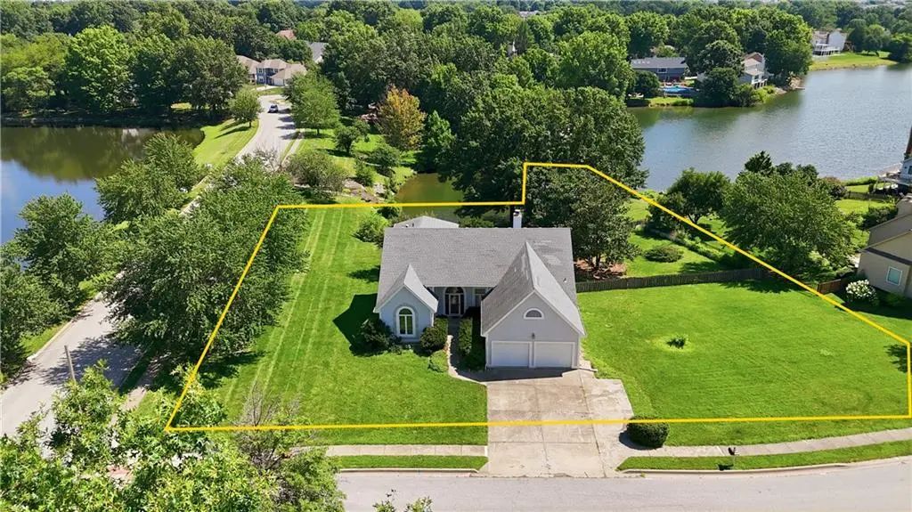 1101 Ne Waterfield Village Drive, Blue Springs