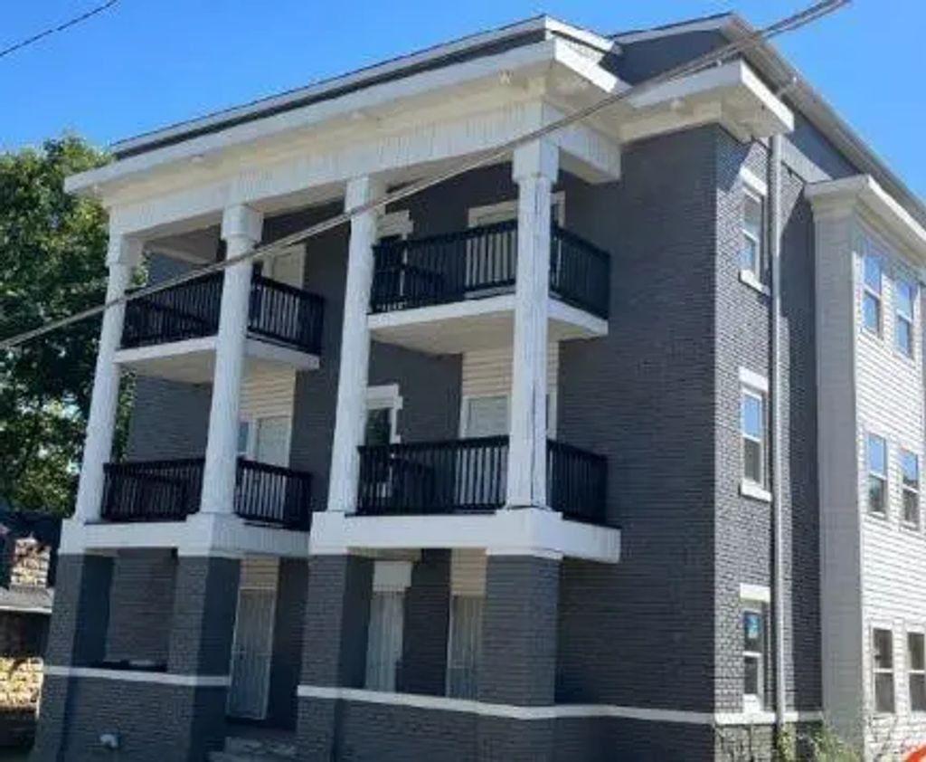 2305 E 37th Street, Kansas City