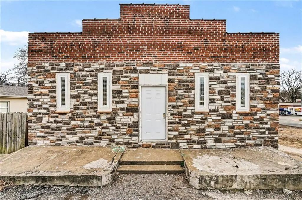 11303 E Truman Road, Independence