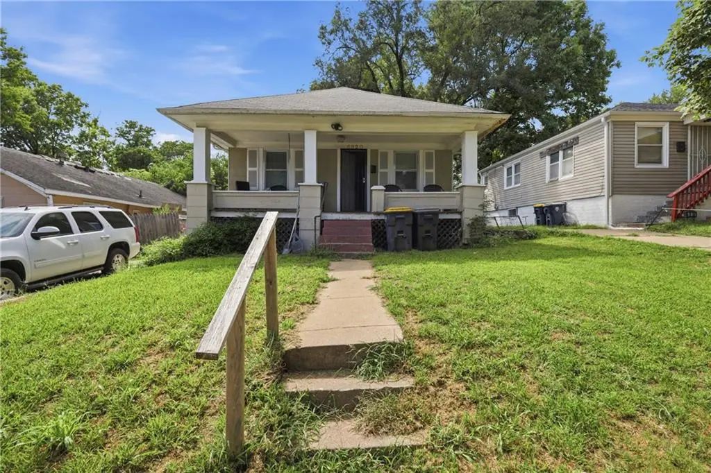 6920 S Benton Avenue, Kansas City