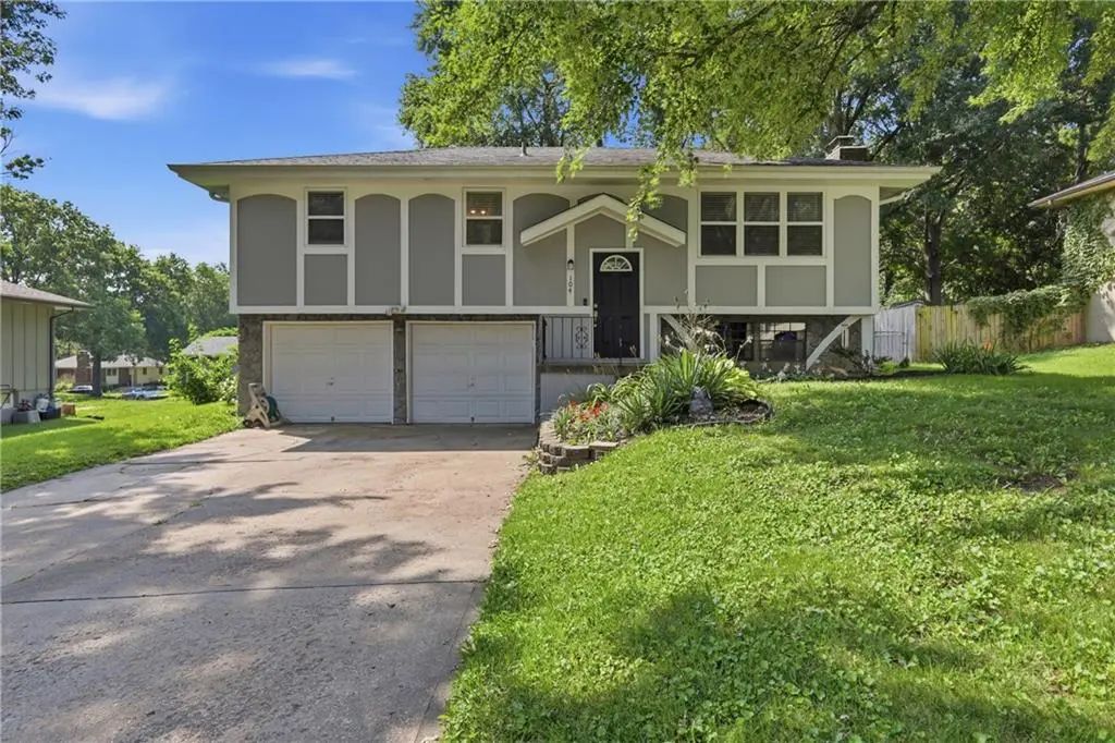104 Sw Gladstone Drive, Blue Springs